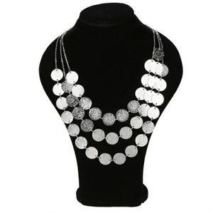 Necklace color silver